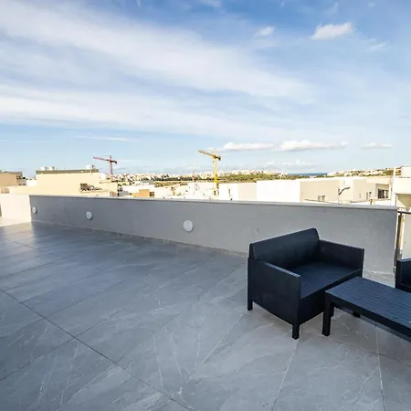 Modern 2-bedroom Penthouse With Terrace - By Hostmt 아파트 *