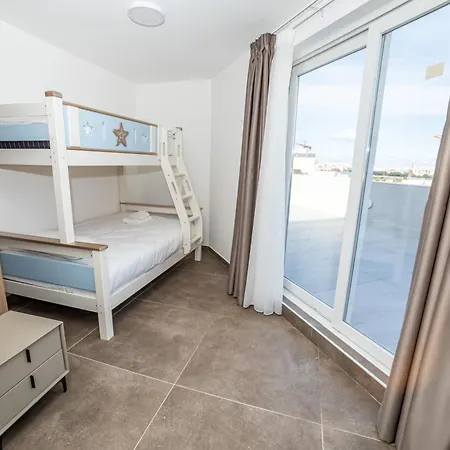 Modern 2-bedroom Penthouse With Terrace - By Hostmt 아파트