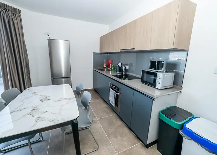 Modern 2-bedroom Penthouse With Terrace - By Hostmt Apartamento St Paul's Bay