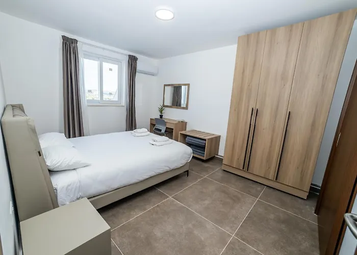 Modern 2-bedroom Penthouse With Terrace - By Hostmt Apartamento St Paul's Bay