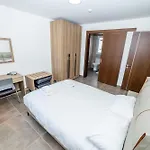 Modern 2-bedroom Penthouse With Terrace - By Hostmt 아파트