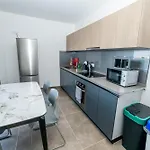 Modern 2-bedroom Penthouse With Terrace - By Hostmt 아파트 세인트폴스베이