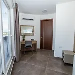 Modern 2-bedroom Penthouse With Terrace - By Hostmt 아파트 *