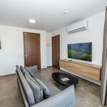 Daire Modern 2-bedroom Penthouse With Terrace - By Hostmt St. Paul's Bay