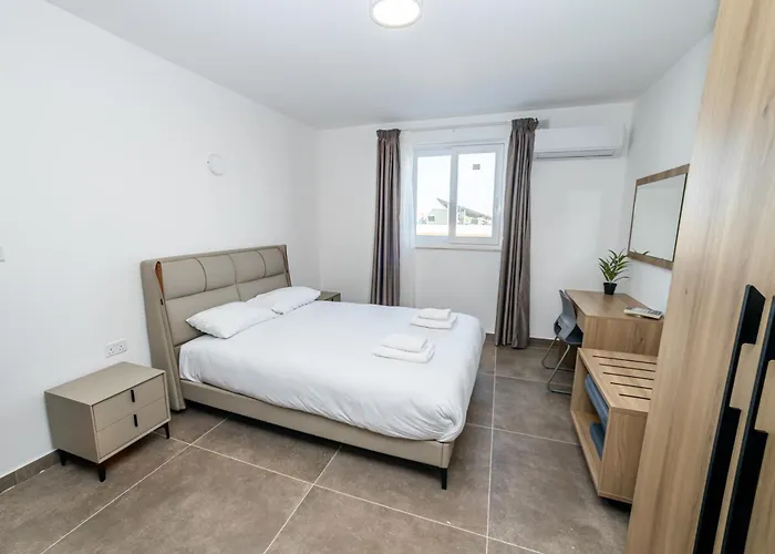 Modern 2-bedroom Penthouse With Terrace - By Hostmt Apartament *