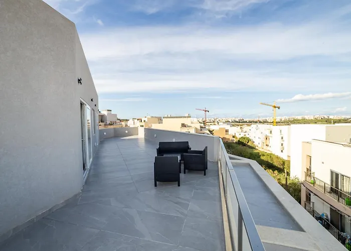 Modern 2-bedroom Penthouse With Terrace - By Hostmt Apartment St. Paul's Bay