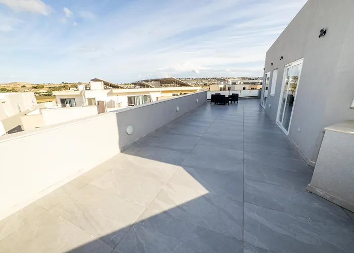 Apartament Modern 2-bedroom Penthouse With Terrace - By Hostmt *