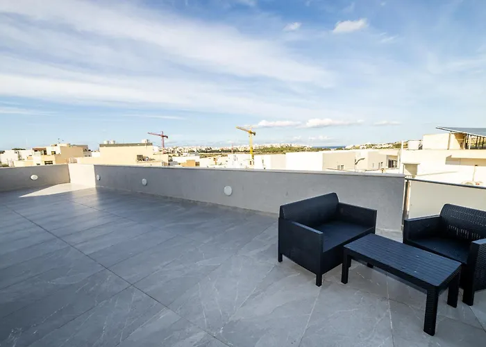 Modern 2-bedroom Penthouse With Terrace - By Hostmt Apartament *