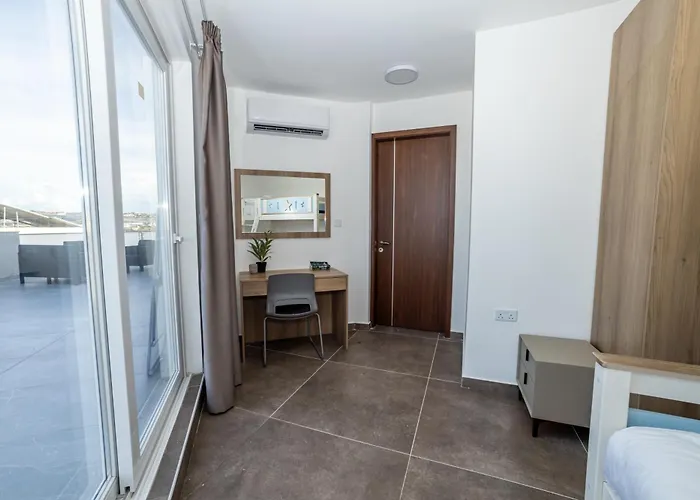 Modern 2-bedroom Penthouse With Terrace - By Hostmt Apartment *